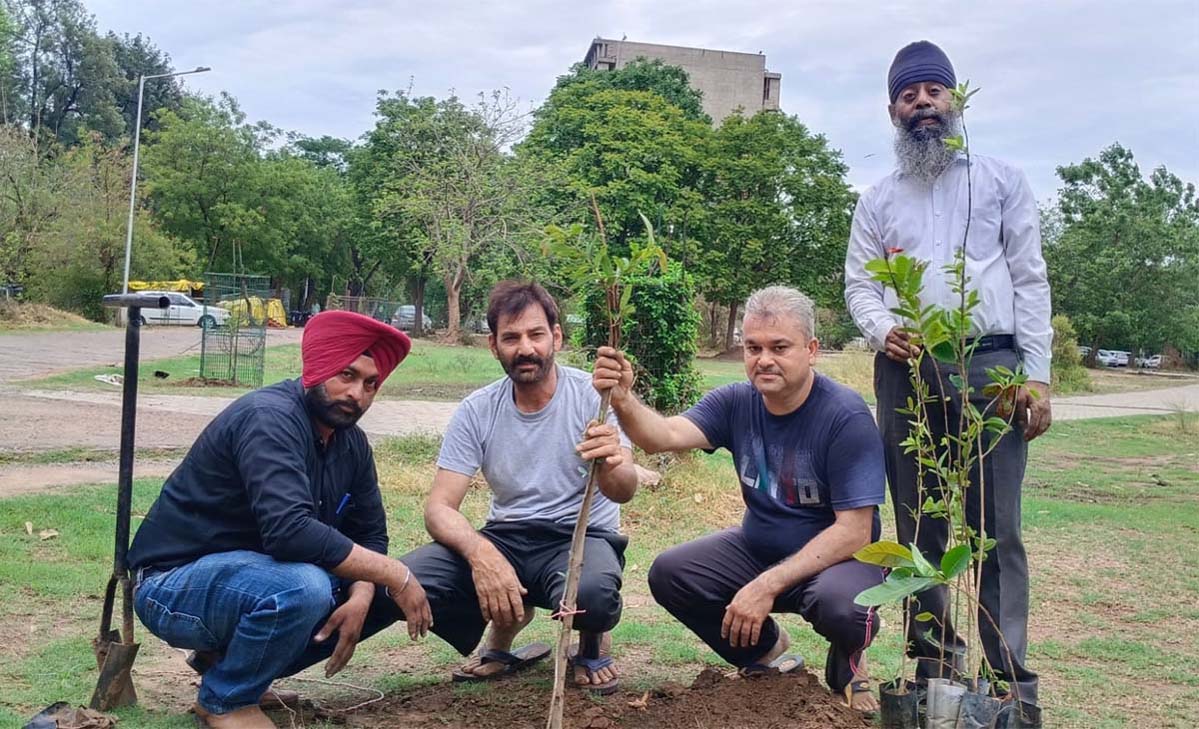 ਪੰਜਾਬ ਸਕੱਤਰੇਤ ਕਾਂਪਲੈਕਸ ਵਿੱਚ ਬੂਟੇ ਲਗਾਏ